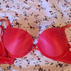 NWT victorias secret 34C miraculous plunge bra